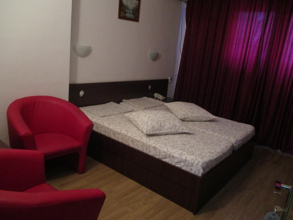 Hotel Uranus Bucharest Exterior photo